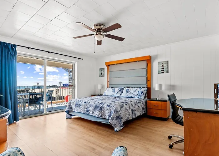 Apartment 2 Bed1 Bath On The Boardwalk By The Inlet